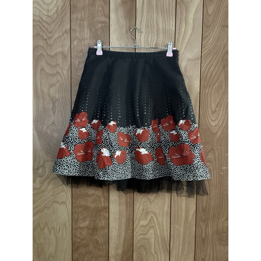 H&M black, red, and white floral print skirt with a black tulle hem Size 4